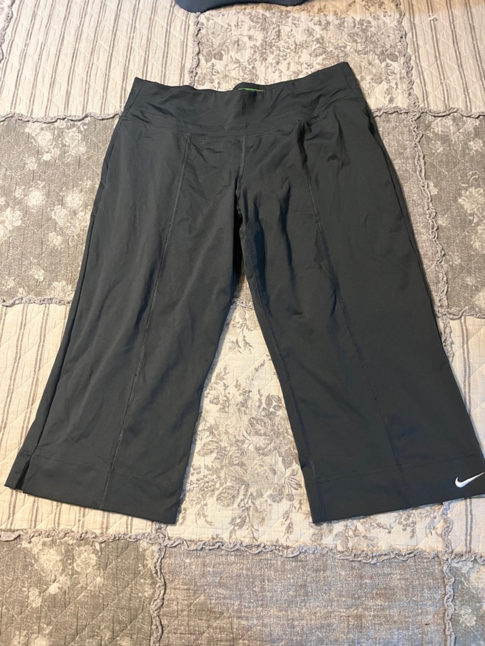 Nike Black Cropped Capri Workout Pants